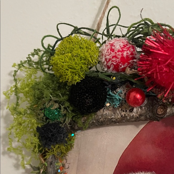 Festive Santa Wall Hanging with Red Hat handcrafted border Christmas Winter cozy - Picture 9 of 13